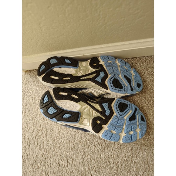 Wmns New Balance 770 V2 Running Shoes - Picture 6 of 6